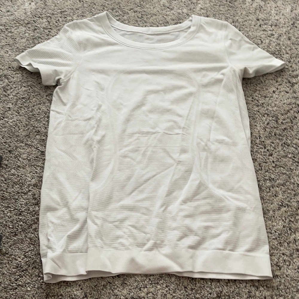 Lululemon White t-shirt